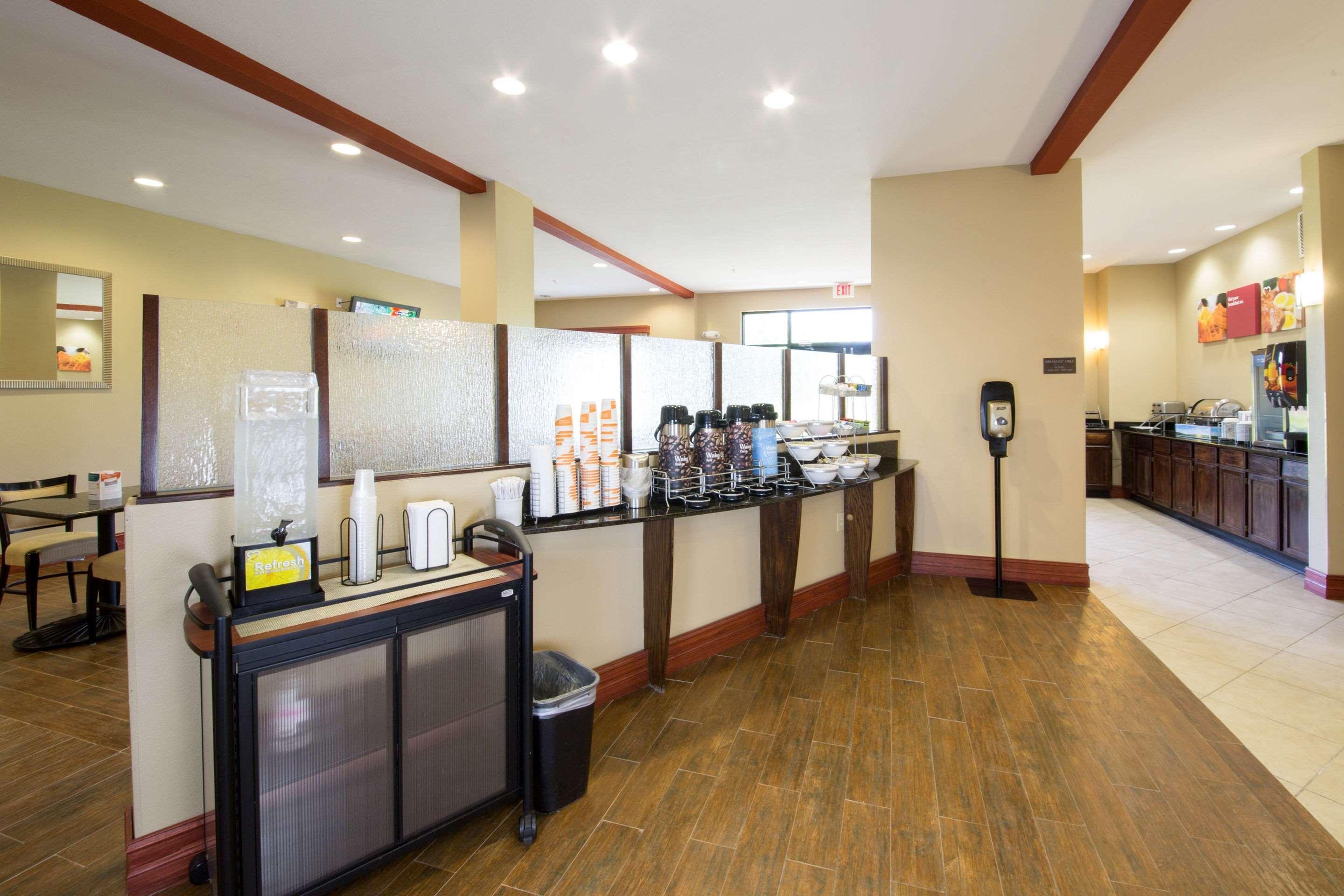 Comfort Suites Airport South Montgomery Esterno foto